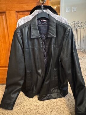 Tommy Hilfiger Men's Black Leather Bomber Jacket